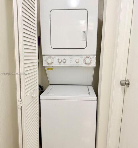 450 Commodore Dr 214, Plantation, FL 33325