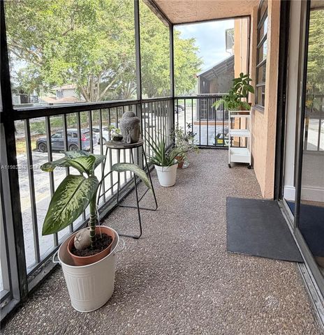 450 Commodore Dr 214, Plantation, FL 33325