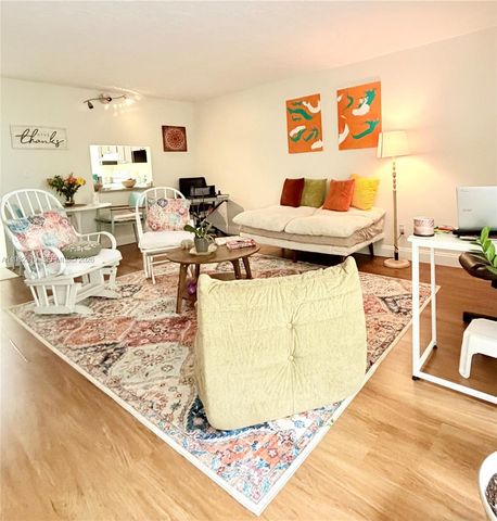 450 Commodore Dr 214, Plantation, FL 33325