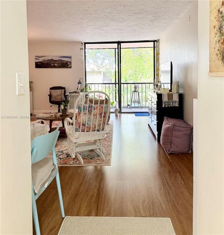 450 Commodore Dr 214, Plantation, FL 33325