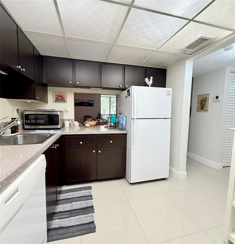 450 Commodore Dr 214, Plantation, FL 33325