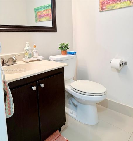 450 Commodore Dr 214, Plantation, FL 33325