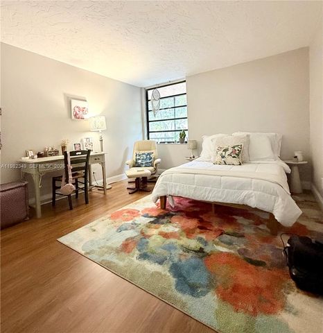 450 Commodore Dr 214, Plantation, FL 33325