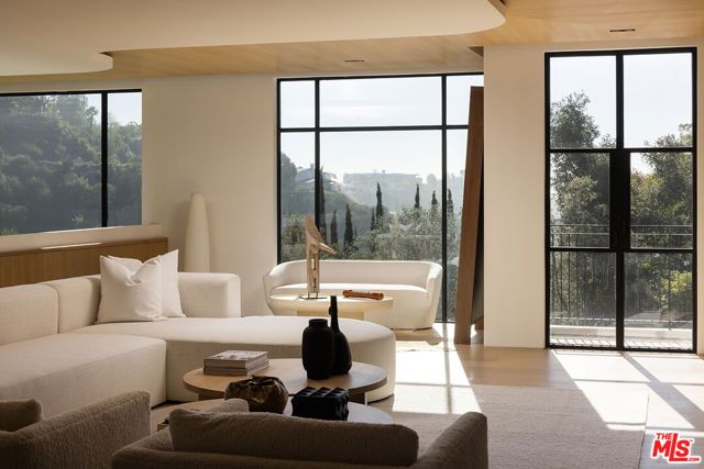 1165 Somera Road, Los Angeles, CA 90077