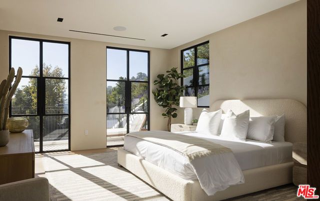 1165 Somera Road, Los Angeles, CA 90077