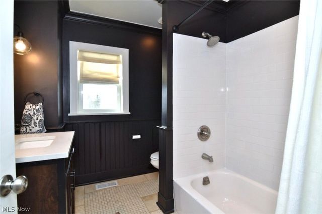 324 South Street, Chardon, OH 44024