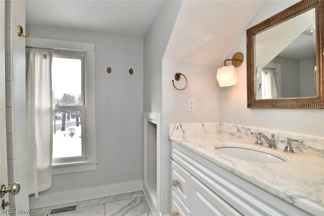 324 South Street, Chardon, OH 44024