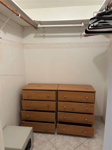 6039 Collins Ave 505, Miami Beach, FL 33140