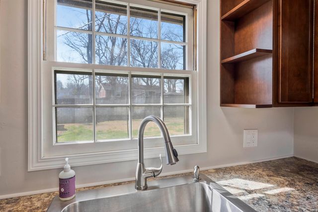 715 Carole Place, Newburgh, IN 47630