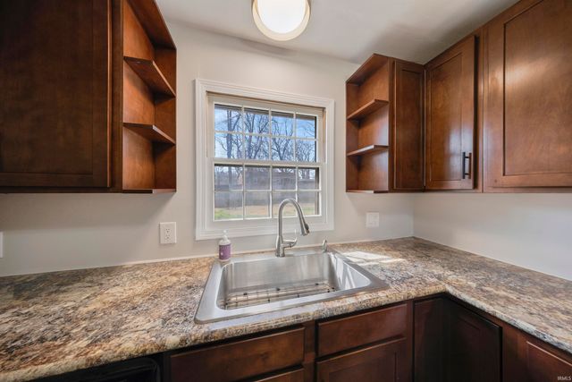 715 Carole Place, Newburgh, IN 47630