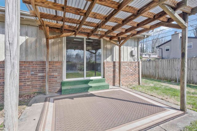 715 Carole Place, Newburgh, IN 47630