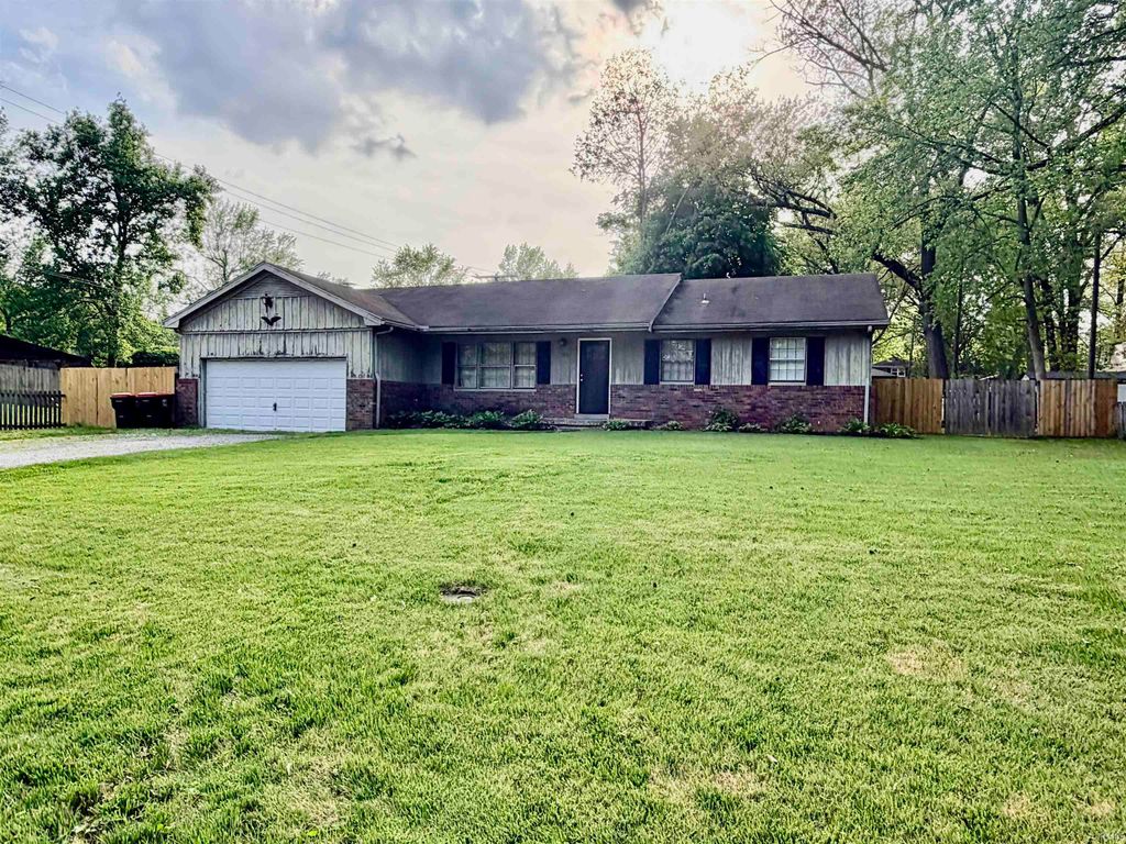 715 Carole Place, Newburgh, IN 47630
