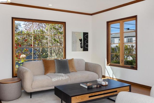 101 101 Windsor Ave., Kensington, CA 94708