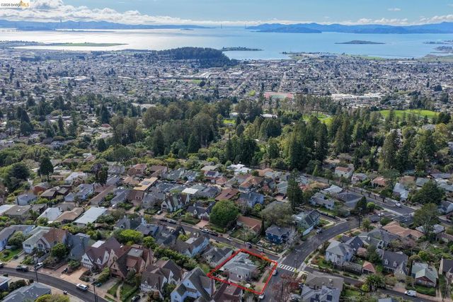 101 101 Windsor Ave., Kensington, CA 94708