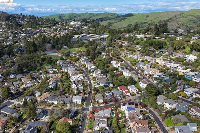 101 101 Windsor Ave., Kensington, CA 94708