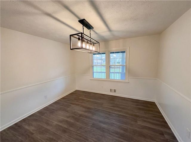 1272 Owen Circle, Sugar Hill, GA 30518