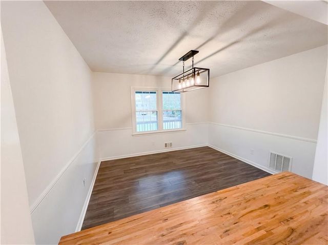 1272 Owen Circle, Sugar Hill, GA 30518