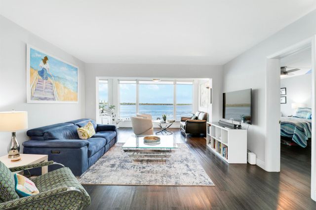 52 Yacht Club Drive 402, North Palm Beach, FL 33408