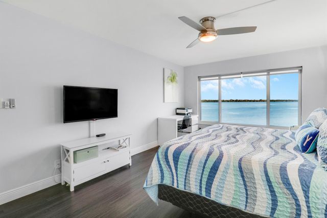 52 Yacht Club Drive 402, North Palm Beach, FL 33408