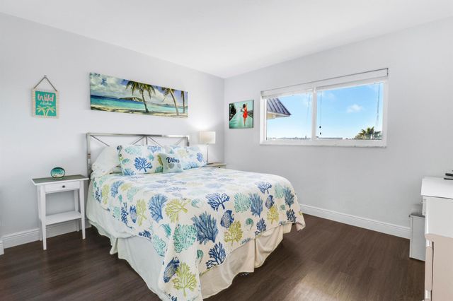 52 Yacht Club Drive 402, North Palm Beach, FL 33408