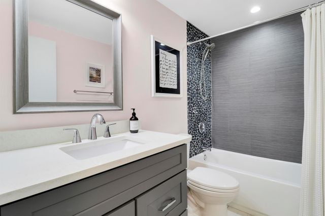 52 Yacht Club Drive 402, North Palm Beach, FL 33408