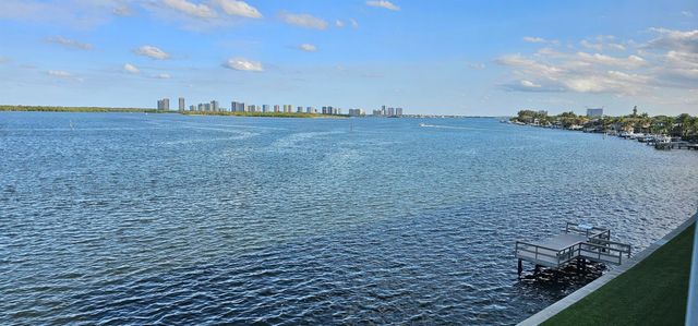 52 Yacht Club Drive 402, North Palm Beach, FL 33408