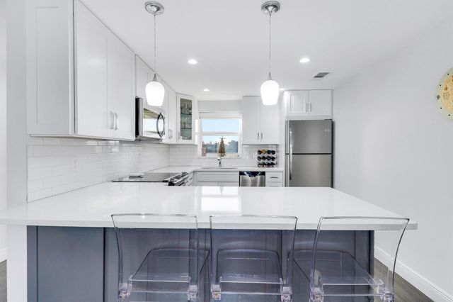 52 Yacht Club Drive 402, North Palm Beach, FL 33408