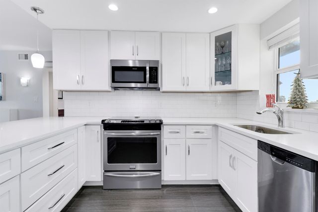 52 Yacht Club Drive 402, North Palm Beach, FL 33408