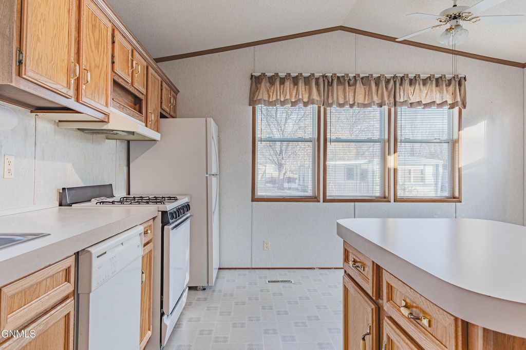 4303 Patriot Drive, Bismarck, ND 58503 photo 11