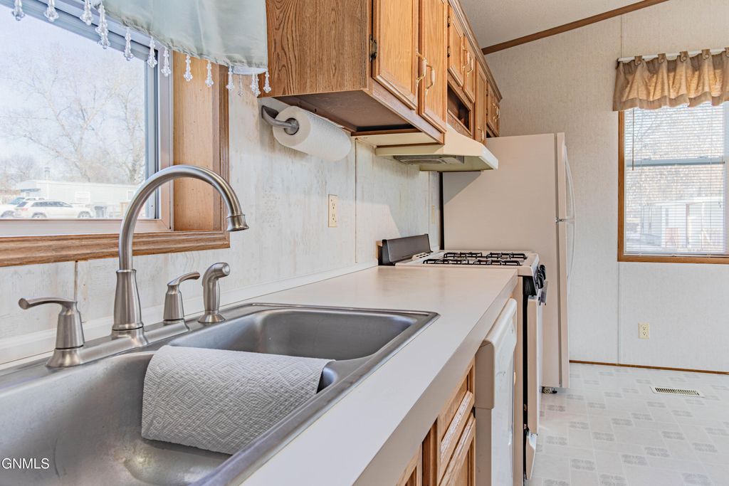 4303 Patriot Drive, Bismarck, ND 58503 photo 13