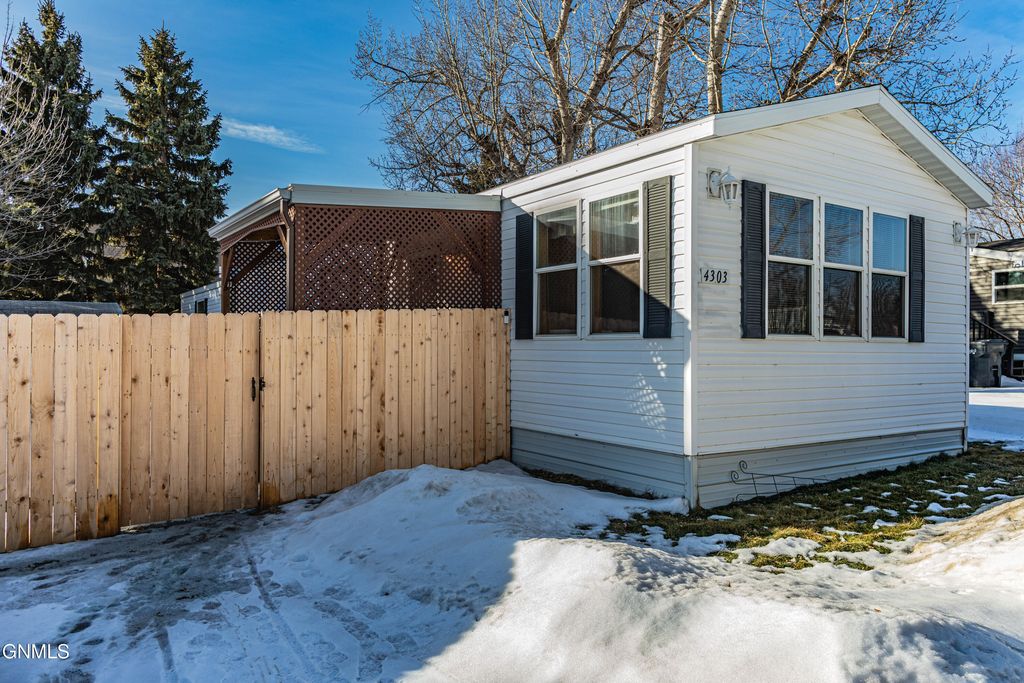 4303 Patriot Drive, Bismarck, ND 58503 photo 2