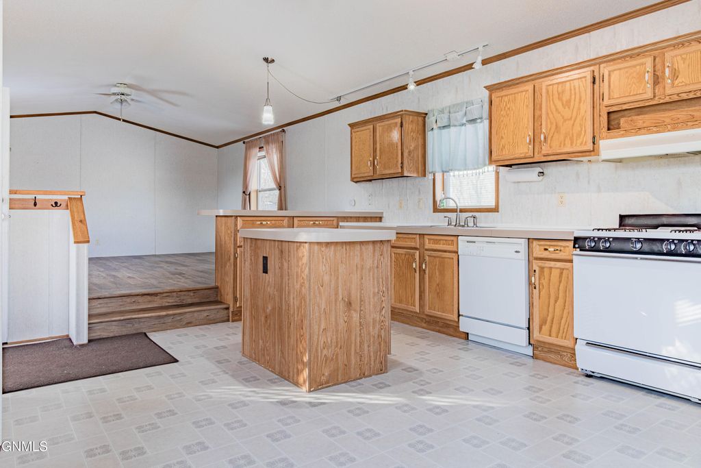 4303 Patriot Drive, Bismarck, ND 58503 photo 7