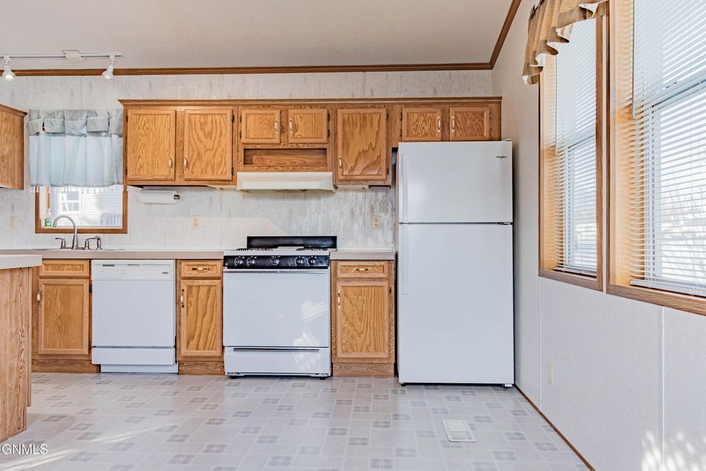 4303 Patriot Drive, Bismarck, ND 58503 photo 8