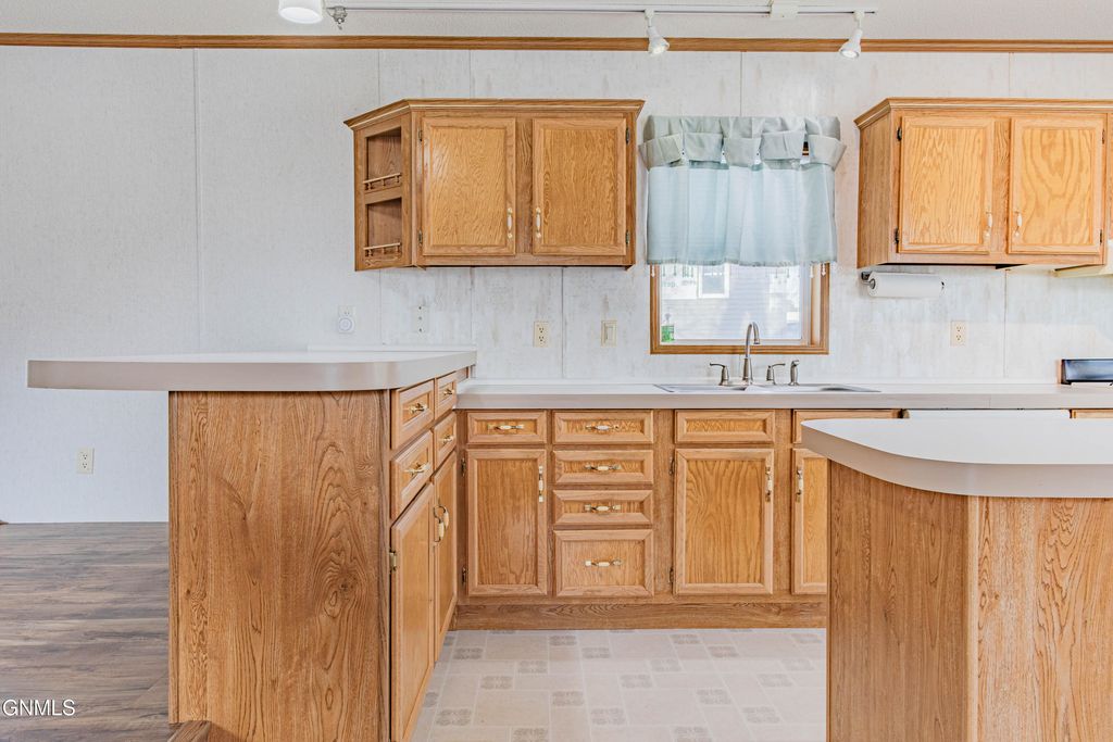 4303 Patriot Drive, Bismarck, ND 58503 photo 9