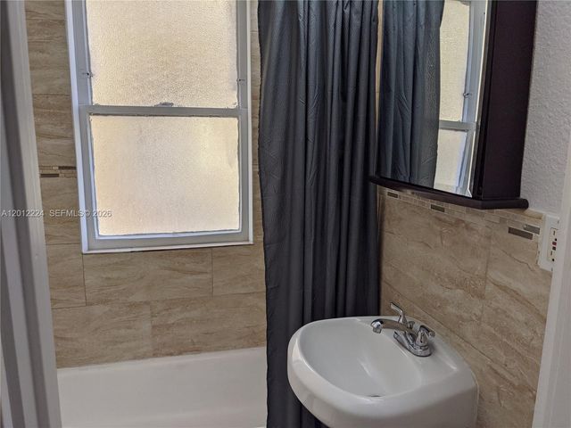 124 Mendoza Ave 1, Coral Gables, FL 33134