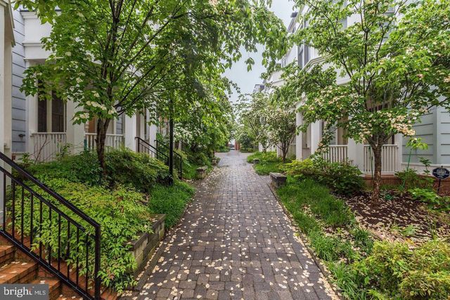 2058 OAKLAND ST, Arlington, VA 22207