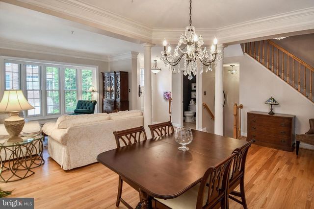 1040 GRAND OAK WAY, Rockville, MD 20852