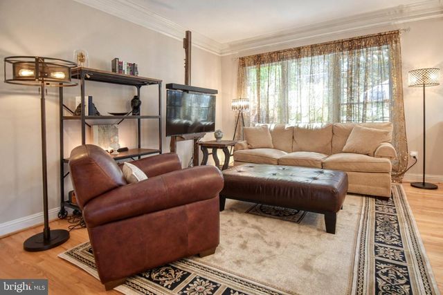 1040 GRAND OAK WAY, Rockville, MD 20852