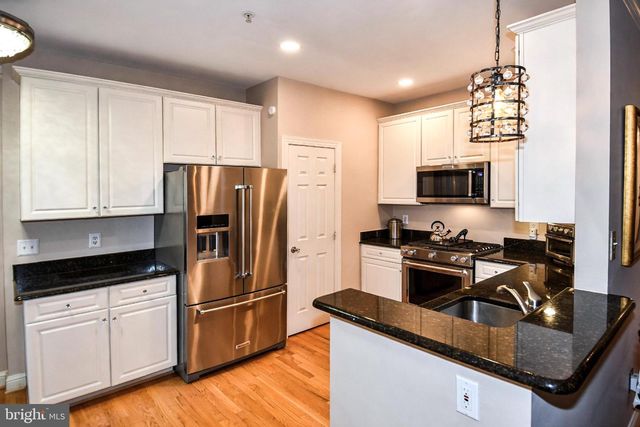 1040 GRAND OAK WAY, Rockville, MD 20852