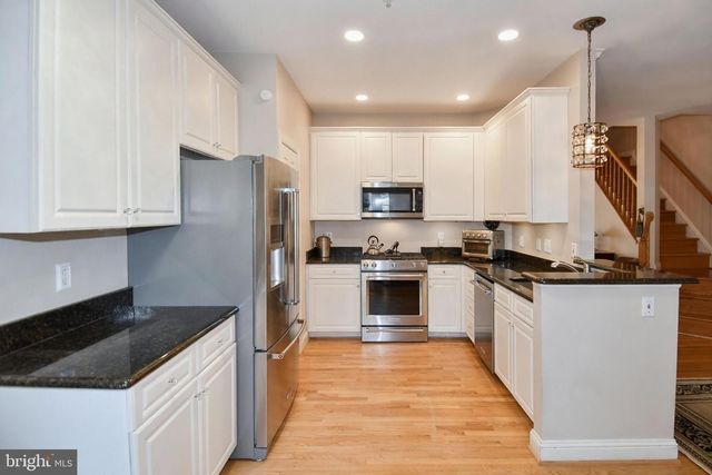 1040 GRAND OAK WAY, Rockville, MD 20852