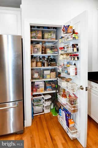 1040 GRAND OAK WAY, Rockville, MD 20852