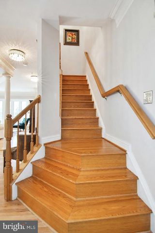 1040 GRAND OAK WAY, Rockville, MD 20852