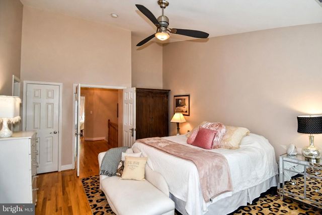 1040 GRAND OAK WAY, Rockville, MD 20852