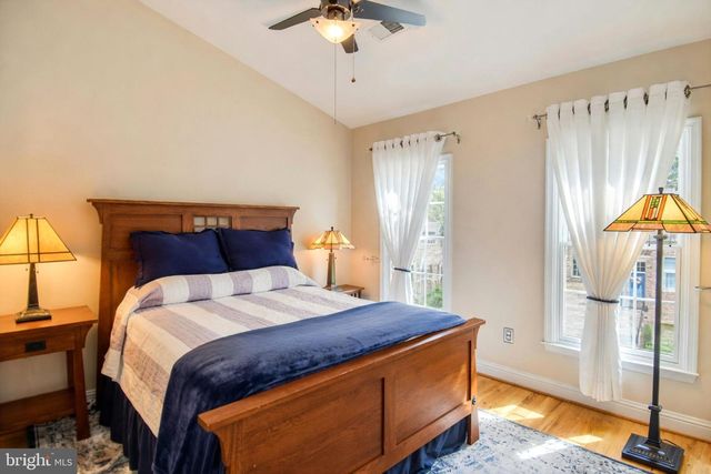 1040 GRAND OAK WAY, Rockville, MD 20852