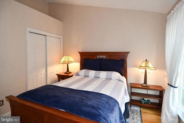 1040 GRAND OAK WAY, Rockville, MD 20852