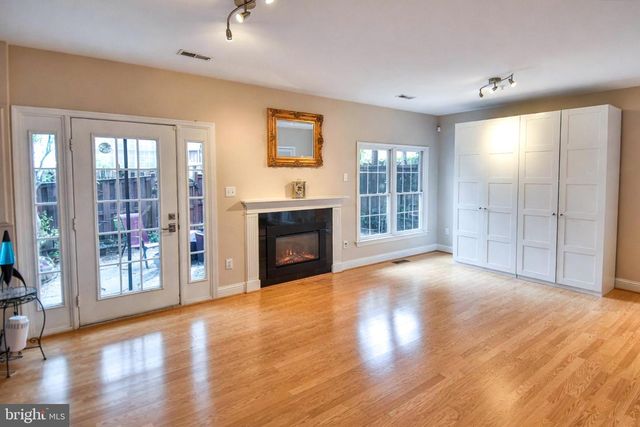 1040 GRAND OAK WAY, Rockville, MD 20852
