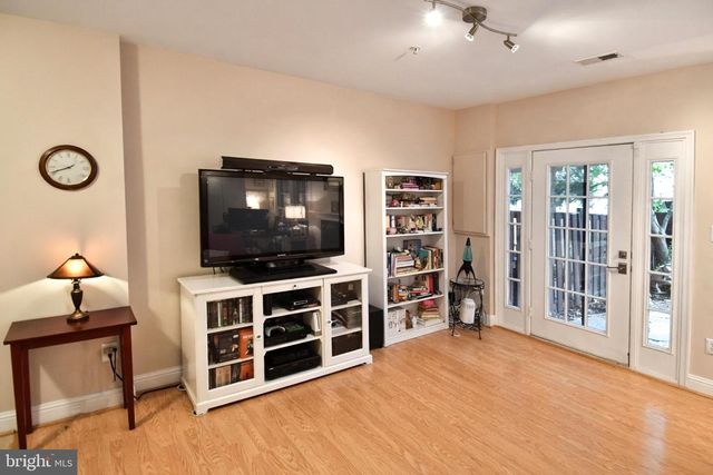 1040 GRAND OAK WAY, Rockville, MD 20852