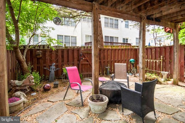 1040 GRAND OAK WAY, Rockville, MD 20852