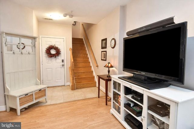 1040 GRAND OAK WAY, Rockville, MD 20852