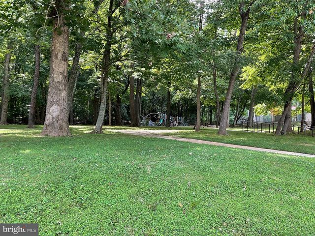 1040 GRAND OAK WAY, Rockville, MD 20852